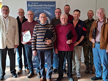 Die geehrten Mitglieder mit Ernst Wendland (links) und dem stellvertretenden Vorsitzenden Georg Stroth (2. von links). Foto: Gernot Keil