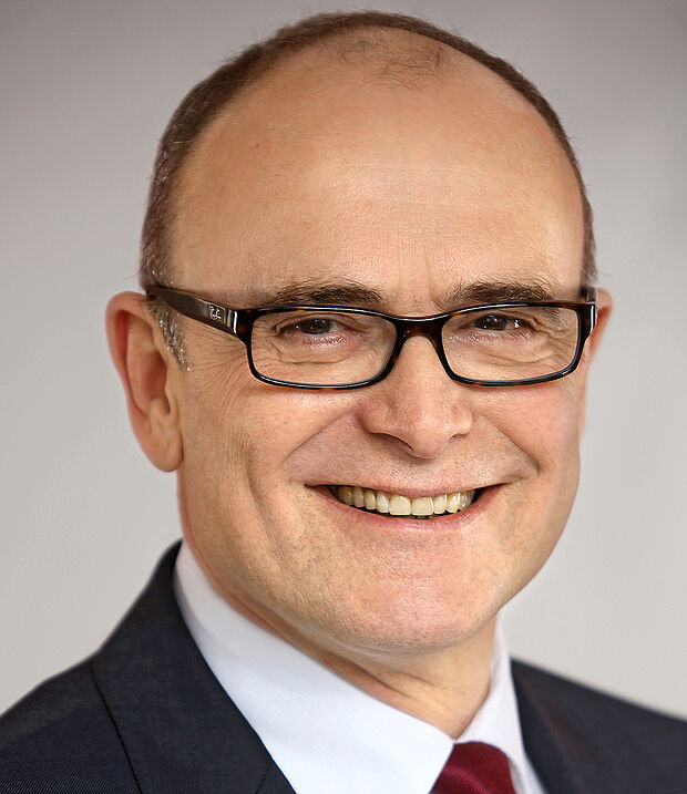 Ministerpräsident Erwin Sellering hält die Marine für Rostock für unverzichtbar Foto: SPD