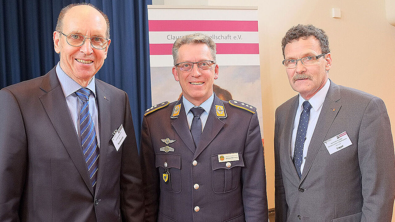 Kurt Herrmann, Andreas Steinmetz und Christoph Unger, Präsident des Bundesamtes für Bevölkerungsschutz und Katastrophenhilfe (von links) (Foto: Clausewitz-Gesellschaft/W. Fett)