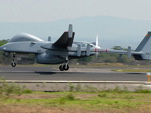 Die Bundeswehr wird  israelische Kampfdrohnen des Typs "Heron TP" anmieten Foto: dpa