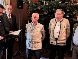 Die Vorsitzenden Franz Jung und Reinhard Krömer mit den geehrten Mitgliedern Hubert Dettki, Kurt Carius und Kurt Hak. Foto: Wolfgang Ambrosius