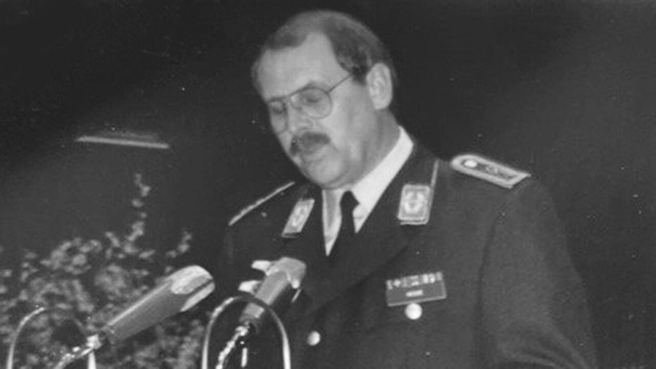 Stabsfeldwebel a.D. Edmund Hesse (01.10.1943 – 01.02.2021) bei einer Rede auf der Verbandstagung 1993. Foto: privat im Besitz von Volker Hesse