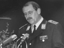 Stabsfeldwebel a.D. Edmund Hesse (01.10.1943 – 01.02.2021) bei einer Rede auf der Verbandstagung 1993. Foto: privat im Besitz von Volker Hesse