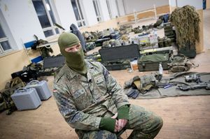 Ein Ausbilder bei der Übung in Magdeburg, der sich selbst Jens nennt. Der Name ist erfunden, die Soldaten des KSK müssen unbedingt unerkannt bleiben Foto: dpa