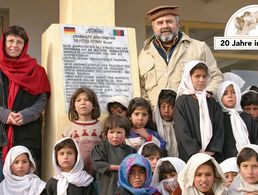 Annette und Dr. Reinhard Erös bei einer Schuleröffnung. Foto: privat