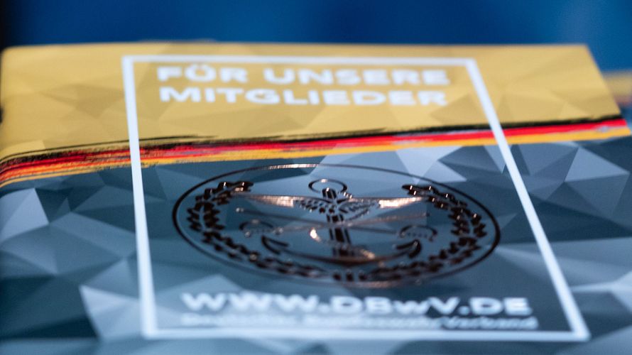 Es waren bewegte Jahre und der Deutsche BundeswehrVerband hat einiges erreicht. In unserer Broschüre "Für unsere Mitglieder" haben wir die Highlights der vergangenen vier Jahre zusammengefasst. Foto: Mario Firyn