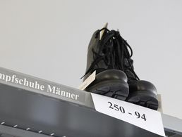 Der Verzicht auf parlamentarische Vorlagen für permanent benötigte Ausstattung wie Bekleidung könnte Kapazitäten für die Beschaffung von Großgerät und komplexe Systeme freimachen