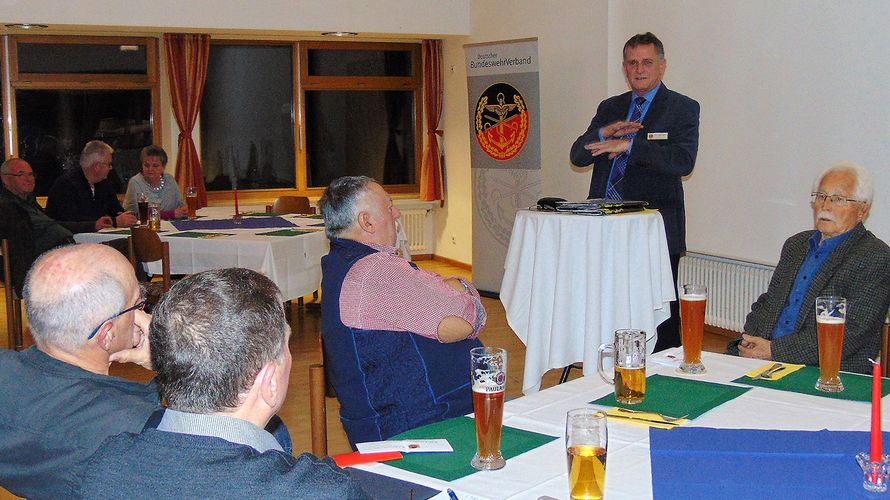 Vorsitzender ERH Bernhard Hauber hat neue Informationen mitgebracht. Foto: DBwV/Jürgen Schreier