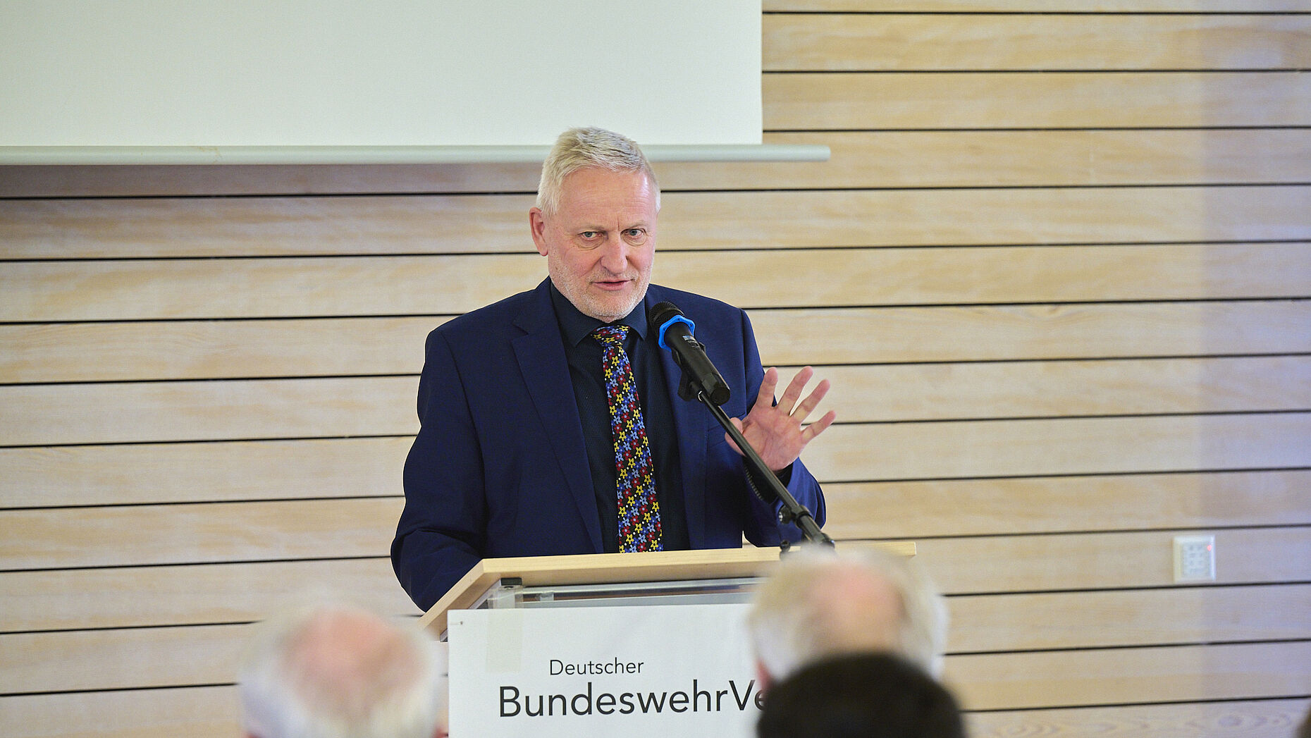 Staatssekretär Thomas Blenke bekannte sich in seiner Ansprache zu Bundeswehr und Veteranentag. Foto: DBwV/Ingo Kaminsky