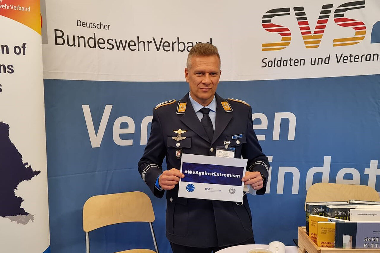 Klare Zeichen setzen gegen Extremismus: Das ist das Ziel der Social-Media-Kampagnen "WeAgainstExtremism". Foto: DBwV