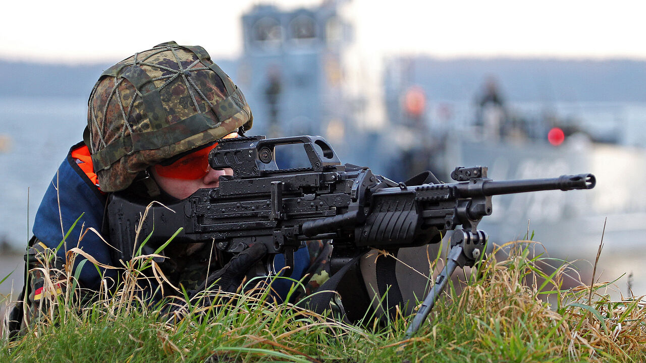 Zumindest für eine Übung kämpfen Soldaten der Bundeswehr bald zusammen mit der Bundespolizei Foto: Bundeswehr