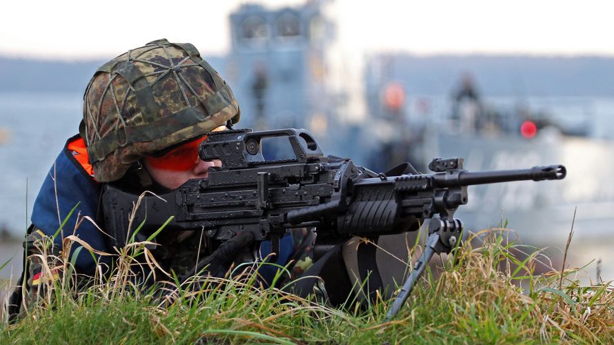 Zumindest für eine Übung kämpfen Soldaten der Bundeswehr bald zusammen mit der Bundespolizei Foto: Bundeswehr