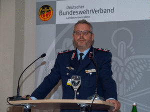 Der Vorsitzende des Fachbereichs Besoldung, Haushalt und Laufbahnrecht, Oberstleutnant i.G. Dr. Detlef Buch. Foto: DBwV/Bombeke