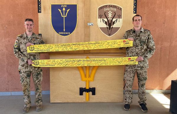 Auch bei den im Rahmen der Joint Special Operations Task Force Gazelle eingesetzten Kameraden kamen Gelbe Bänder an.  Foto: DBwV
