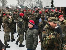Mit einem Weihnachtsmarkt in der General-Dr.-Speidel-Kaserne Bruchsal stimmten sich Soldaten, zivile Beschäftigte und Gäste auf die bevorstehenden Feiertage ein. Foto: Matthias Schneider 