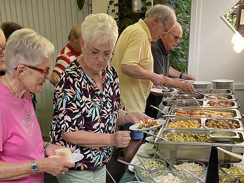 Das Grillfest der KERH Diepholz war eine willkommene Gelegenheit, sich nochmal auszutauschen. Foto: LV Nord