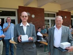 Oberfeldwebel d.R. Wolfgang Strunk und Hauptfeldwebel d.R. Heinrich Sievernich wurden in Köln für 50 Jahre Mitgliedschaft geehrt Foto: KERH Köln