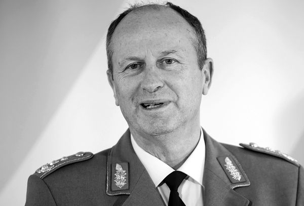 Verdienter Soldat: Im Gedenken an Generalleutnant a.D. Dieter Warnecke bat Bundesvorsitzender André Wüstner um eine Schweigeminute bei den Petersberger Gesprächen. Foto: DBwV