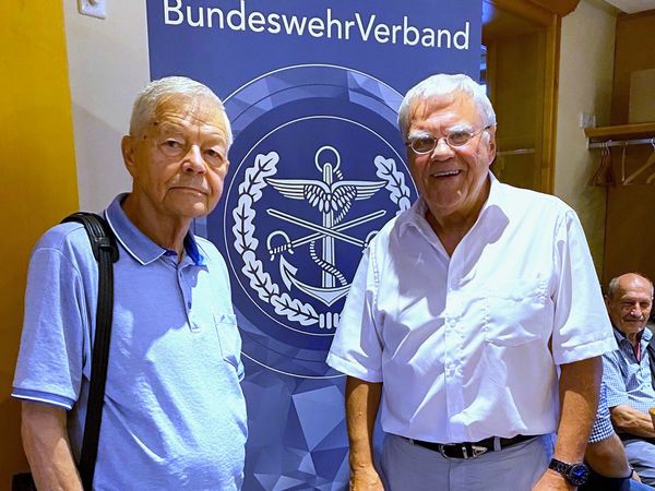 Besonders begrüßt wurde der ehemalige Vorsitzende der KERH, Oberstleutnant a.D. Joachim Radek. Foto: Brucker