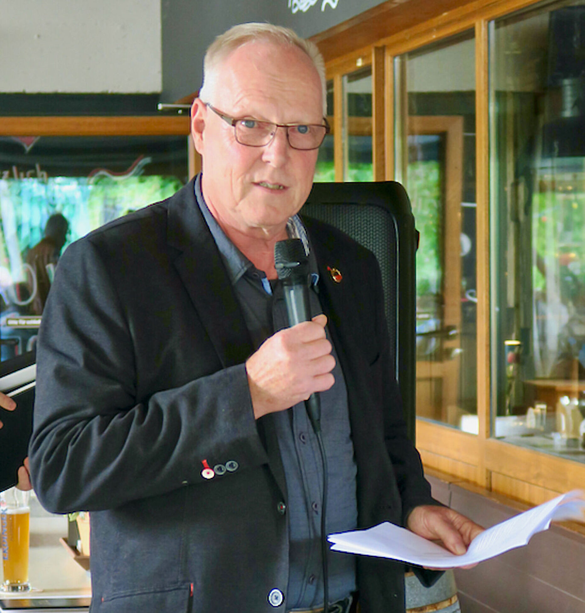 Vorsitzender Oberstleutnant a.D. Ingo Osbahr berichtete über seine Teilnahme bei der Landesversammlung Süddeutschland. Foto: Peter Koller