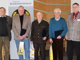 Vorsitzender KERH Klaus Schwarzenberger, die Geehrten Norbert Gatz, Walter Wagensonner und Werner Riedel sowie Vorsitzender ERH Bernhard Hauber (v.l.)
