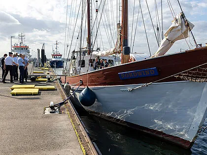 Der Traditions-Kutter "Nordwind" bot erneut eine ideale Plattform für den Landesverband Ost, Persönlichkeiten aus Militär und Politik in einzigartiger Atmosphäre zusammenzubringen. Foto: DBwV/Yann Bombeke