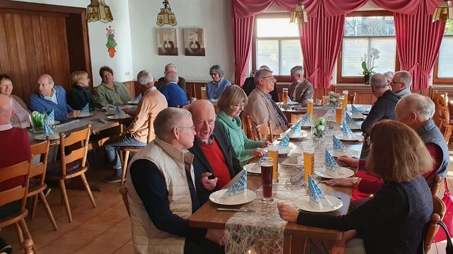 Mit der Teilnahme von 30 Mitgliedern und Gästen am Weißwurstfrühstück ist der Jahresauftakt der KERH gelungen. Foto: Carina Rother