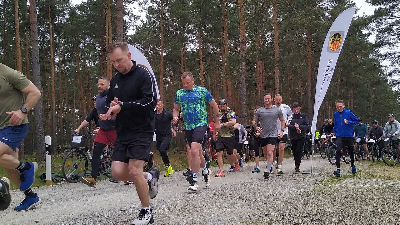 Bereits im Startbereich war klar erkennbar, dass der DBwV als Unterstützer bei der Veranstaltung mit dabei war. Foto: Christian Weber