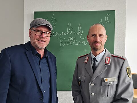 Regelmäßig informieren Mandatsträger aller Ebenen des DBwV Politiker aus der Bundes- und Landespolitik, um auf die Situation innerhalb der Bundeswehr aufmerksam zu machen und Abgeordnete „ungefiltert zu informieren wo der Schuh drückt“. Kürzlich traf sich Oberstleutnant Kai Schlegel (Bezirksvorsitzender Westfalen) mit Jürgen Coße (MdB SPD).v Foto: DBwV