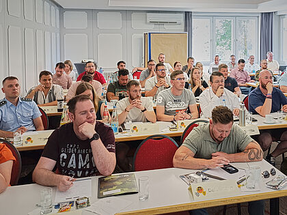 Rund 40 Zeitsoldaten aus dem süddeutschen Raum nutzten die Gelegenheit, sich beim zweitägigen Seminar intensiv auf den Übergang ins zivile Leben vorzubereiten. Fotos: Martin Funk