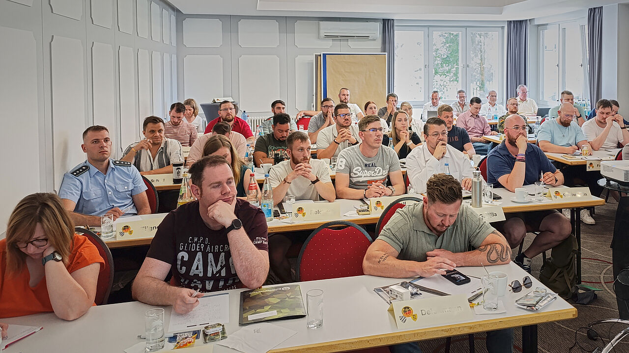 Rund 40 Zeitsoldaten aus dem süddeutschen Raum nutzten die Gelegenheit, sich beim zweitägigen Seminar intensiv auf den Übergang ins zivile Leben vorzubereiten. Fotos: Martin Funk