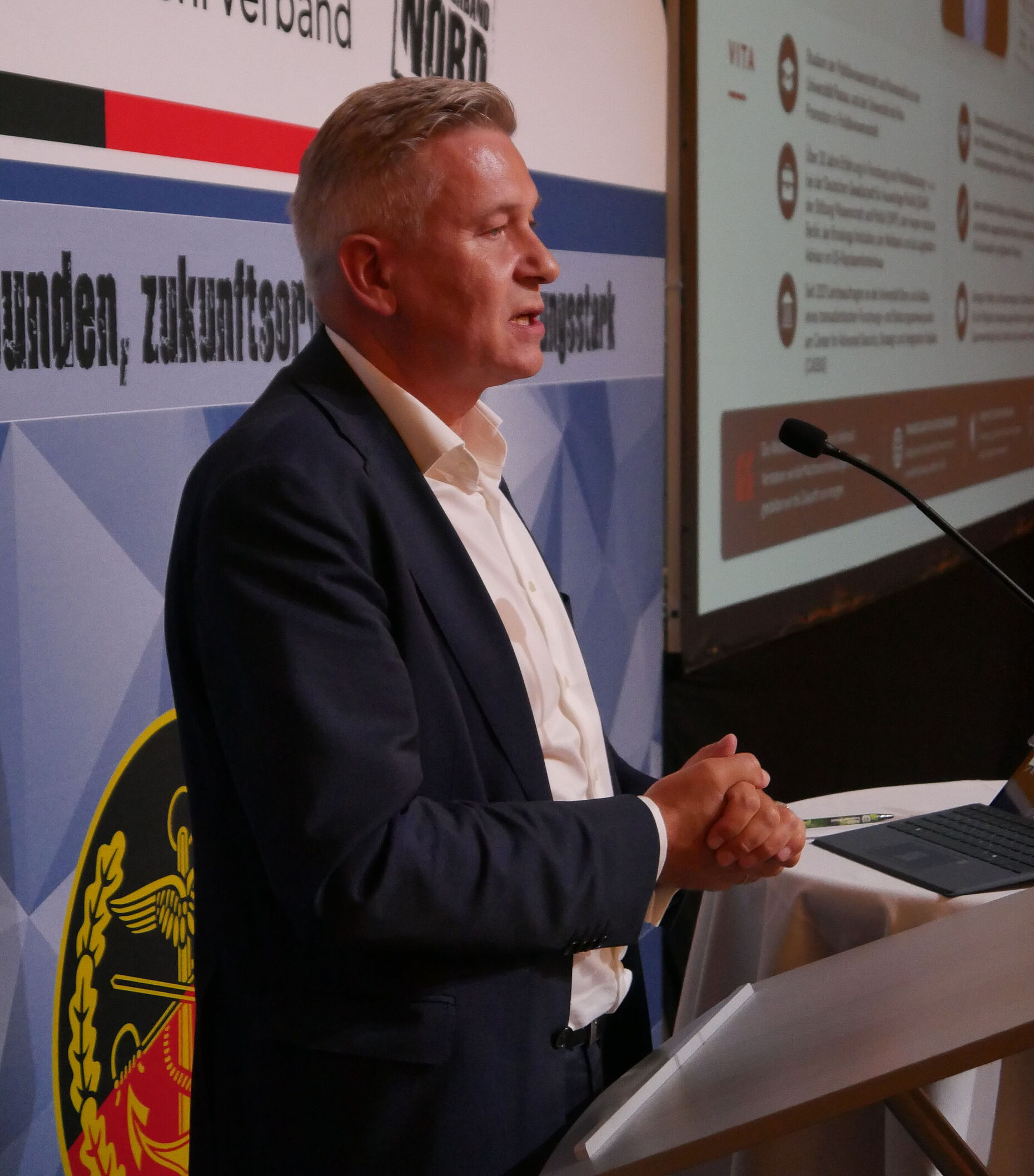 Dr. Braml analysiert in seinen Büchern die politischen, wirtschaftlichen und kulturellen Befindlichkeiten der USA sowie deren Einfluss auf den Rest der Welt. Foto: DBwV