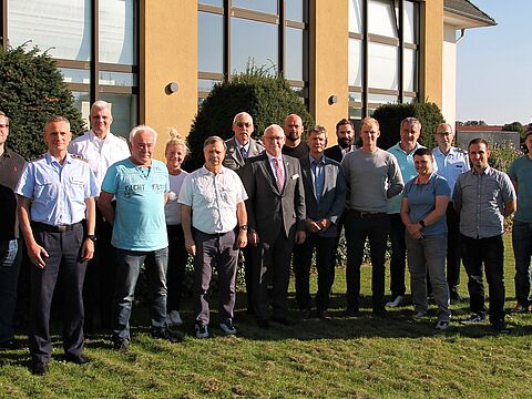 Sehr unterschiedlich setzte sich das Teilnehmerfeld der Tagung für aktive Reservisten im Landesverband Ost zusammen, was aber dazu beitrug, dass verschiedene Aspekte in die Diskussion mit eingebracht wurden. Foto: DBwV/Quirin