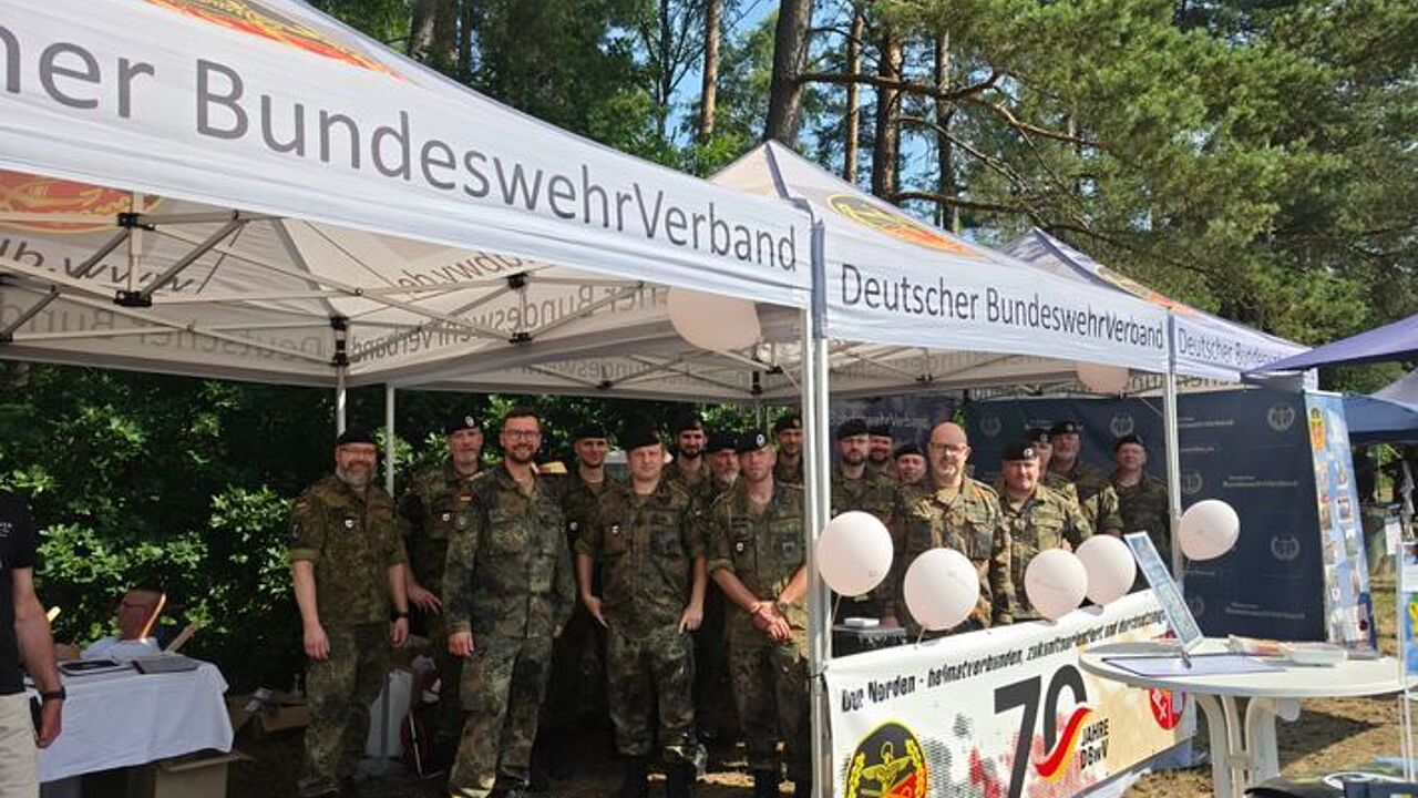 Reservisten des Bataillons am DBwV-Stand. Foto: DBwV