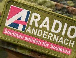 Bis ins Jahr 1974 reichen die Wurzeln von Radio Andernach zurück. Vor allem mit Beginn der Auslandseinsätze nahm die Bedeutung des beliebten Soldatensenders zu. Foto: picture alliance/dpa/Thomas Frey