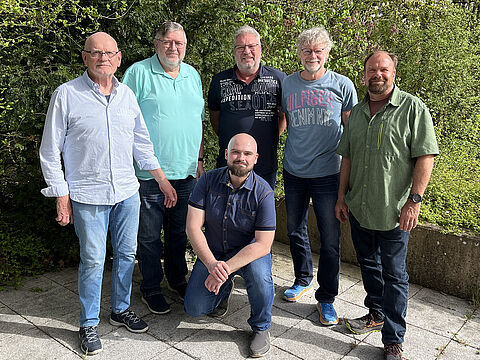 Mitglieder des im zweiten Anlauf gewählten Vorstandes der KERH Niederstetten unter Vorsitz von Stabsfeldwebel a.D. Jürgen Stirn (v.l.) sowie Bezirksvorsitzender Oberstabsfeldwebel a.D. Gerd-Josef Bopp (1.v.r.). Foto:  KERH Niederstetten