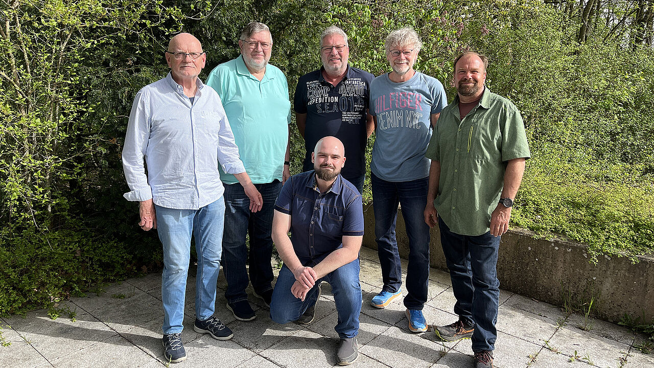 Mitglieder des im zweiten Anlauf gewählten Vorstandes der KERH Niederstetten unter Vorsitz von Stabsfeldwebel a.D. Jürgen Stirn (v.l.) sowie Bezirksvorsitzender Oberstabsfeldwebel a.D. Gerd-Josef Bopp (1.v.r.). Foto:  KERH Niederstetten