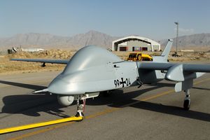 Eine Drohne des Vorgängertyps "Heron" in Masar-e-Sharif. Das Nachfolgemodell TP soll auch Waffen tragen können Foto: Bundeswehr