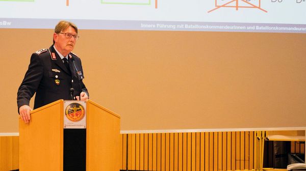 Erwartungshaltungen der Bewerberinnen und Bewerber stellen eine Herausforderung bei der Personalgewinnung dar, so der Referent des Bundesamt für das Personalmanagement der Bundeswehr (BAPerBw). Foto: Daniela Skrzypczak