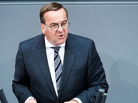 Verteidigungsminister Boris Pistorius warb im Bundestag für den Haushaltsentwurf der Bundesregierung. Foto: picture alliance/dpa/Carsten Koall