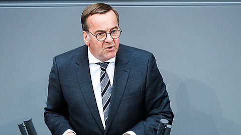 Verteidigungsminister Boris Pistorius warb im Bundestag für den Haushaltsentwurf der Bundesregierung. Foto: picture alliance/dpa/Carsten Koall
