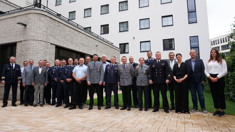 Rund 25 Soldatinnen und Soldaten trafen sich in der Bundesgeschäftsstelle des DBwV zur Tagung Familienbetreuungsorganisation. Foto: DBwV/Eva Krämer