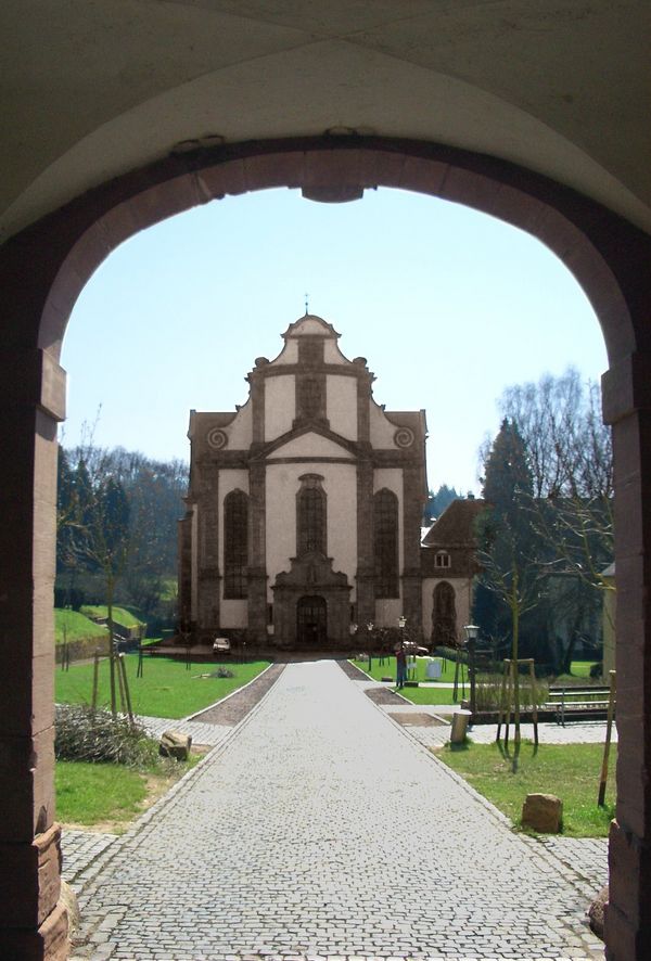 Blick auf die Kirche des Klosters Himmerod: Im Kloster Himmerod wurde 1950 die Grundlage üfr die Bundeswehr gelegt. Foto: Wikipedia 
