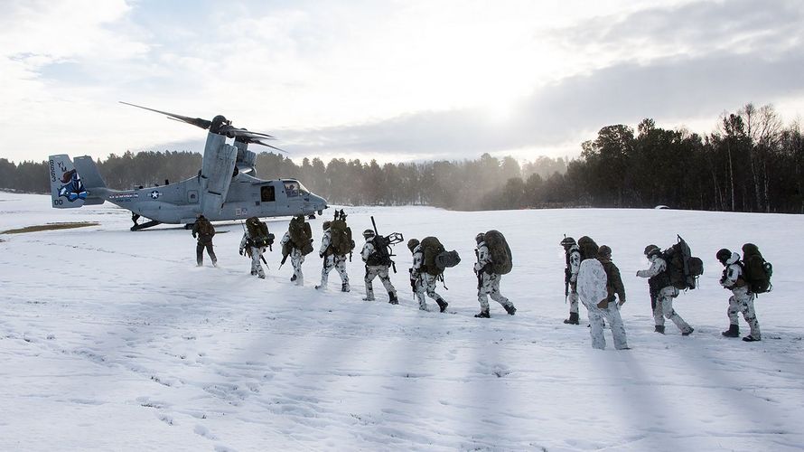 Gebirgsjäger gehen in die Luft. Gemeinsam mit US Marines üben die „Struber Jager“ die schnelle Verbringung per Lufttransport. Foto: Bundeswehr/Jana Neumann