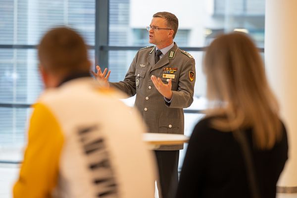 Oberst André Wüstner fand die richtigen Worte des Danks, der Anerkennung und der Wertschätzung. Foto: DBwV/Yann Bombeke