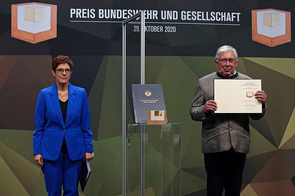 Oberst a.D. Georg Schrenk wurde für sein herausragendes Engagement bei der Integration von Geflüchteten ausgezeichnet. Foto: Bundeswehr/Sebastian Wilke