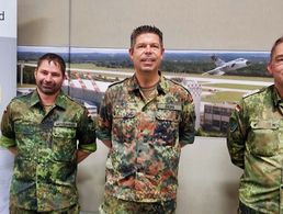 Der neue Vorstand der Truppenkameradschaft Manching (v.l.) mit Stabsfeldwebel Wolfgang Westermeier, Oberstleutnant Carsten Diers und Oberstabsfeldwebel Thomas Winter. Foto: TruKa Manching