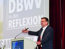 Oberst André Wüstner, Bundesvorsitzender, begrüßte 180 Delegierte in Potsdam. Ergebnisoffen und ohne Denkverbote, das war die Philosophie bei „DBwV in der Reflexion”. Ein Format, das für die zukünftige Arbeit wichtige Impulse brachte.