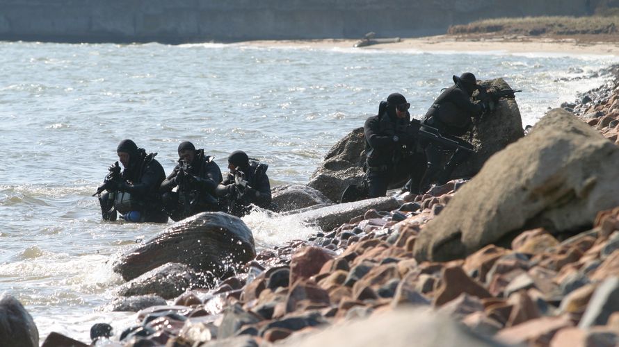 Kampfschwimmer und andere spezialisierte Kräfte können sich über Zulagen bis zu 1125 Euro freuen Foto: Bundeswehr