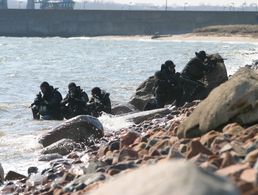 Kampfschwimmer und andere spezialisierte Kräfte können sich über Zulagen bis zu 1125 Euro freuen Foto: Bundeswehr